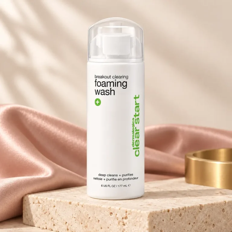 Dermalogica Clear Start Breakout Clearing Foaming Wash 177 ml i exklusiv beige och puderrosa miljö
