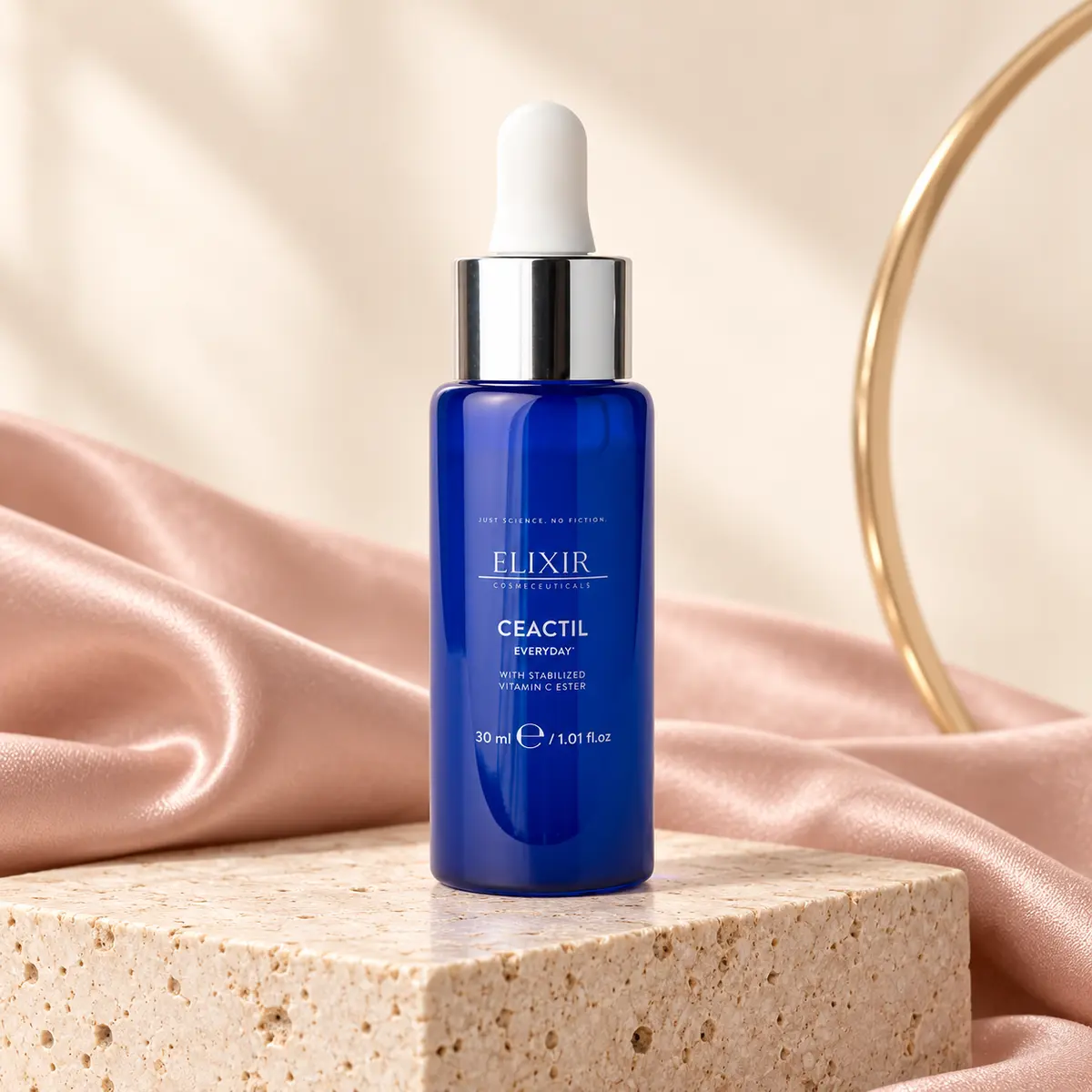 Elixir Cosmeceuticals Ceactil Everyday Serum 30 ml i exklusiv beige och puderrosa miljö